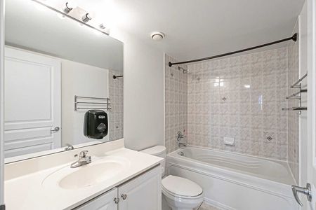 For Lease - 9017 Leslie Street Unit# 322, Richmond Hill, Ontario - Photo 3