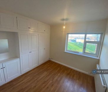 3 bedroom end of terrace house to rent - Photo 4