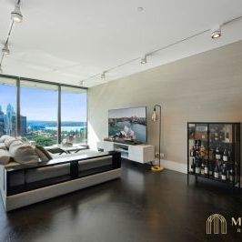 Sky-High North-Facing Luxury with Iconic Hyde Park Views - Photo 1
