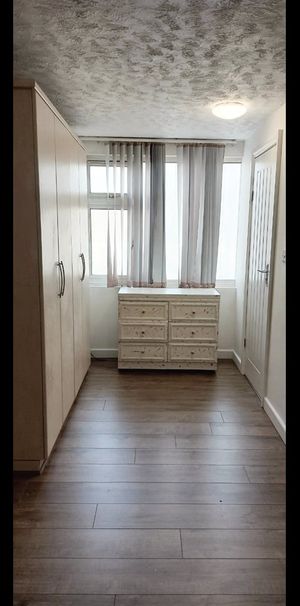 Room in a Shared House, Gantshill, IG2 - Photo 1