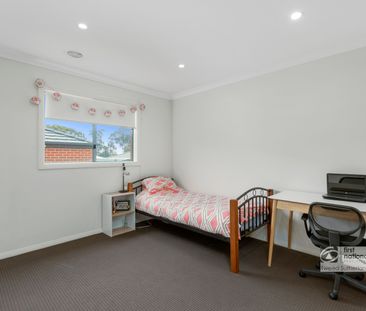 5 Eaglewood Way, California Gully - Photo 3
