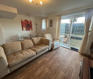 2 bedroom end of terrace house to rent - Photo 3