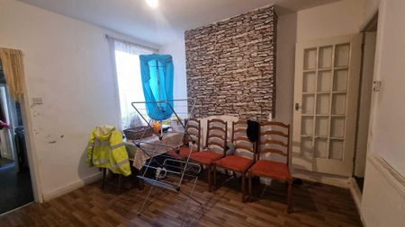 3 bedroom terraced house to rent - Photo 3