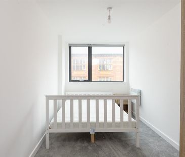 Rent QUBE, West Street, S1 £1,100pcm - Photo 3