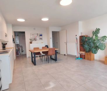 Recent tweeslaapkamer appartement met carport in centrum Beselare - Foto 3