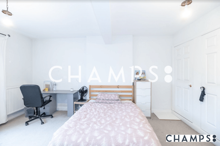 4 bedroom semi-detached house to rent - Photo 3