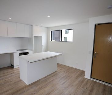 Modern and Central - Photo 2