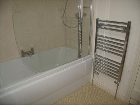 2 bedroom semi-detached house to rent - Photo 2