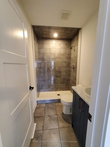 Townhouse For Lease | S8136690 - Photo 3