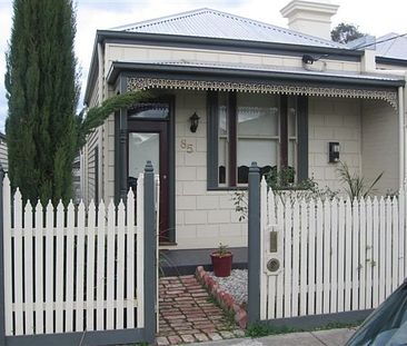 Single Fronted Victorian Home.. - Photo 3