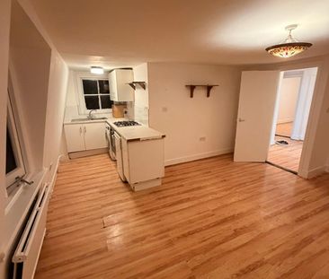 2 Bed Flat, Camberwell Grove, SE5 - Photo 2