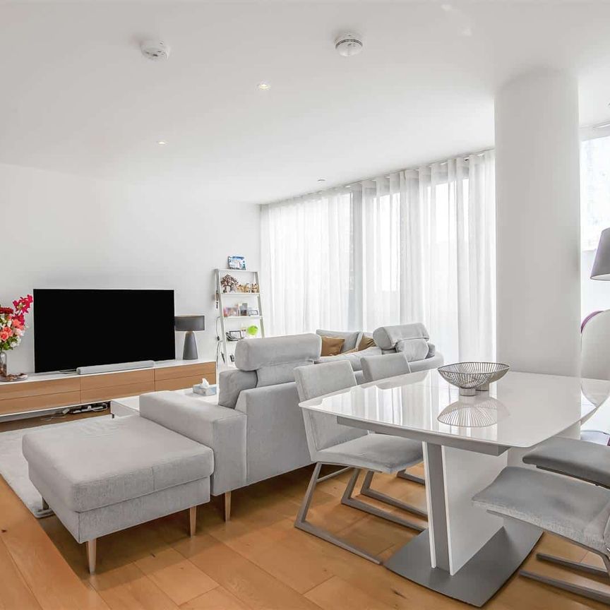 Riverside Quarter, SW18, London - Photo 1