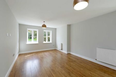 3 bedroom semi-detached house to rent - Photo 2