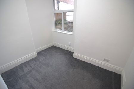 To Let 2 Bed Ground Floor Flat - Photo 4