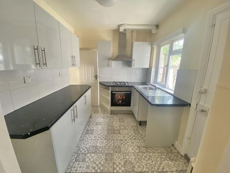 3 bedroom terraced house to rent - Photo 5