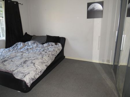 Kingsmere Close - Photo 3