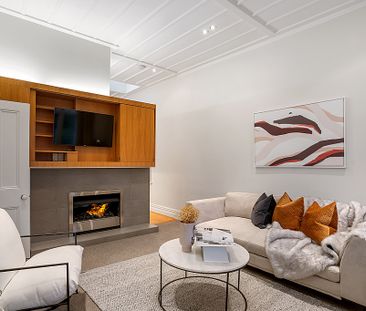 Stylish City-Edge Villa in Auckland's Most Coveted Pocket - Photo 4