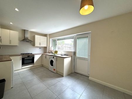 Kendrick Ave, Birmingham, B34 - Photo 3