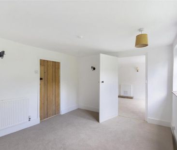 4 bedroom detached house to rent - Photo 2