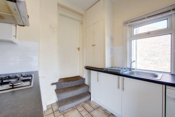 5 bedroom maisonette to rent - Photo 1