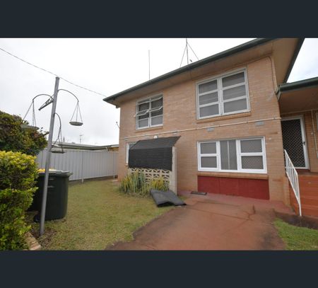 2/2 Churchward Street, Kepnock, Qld 4670 - Photo 3