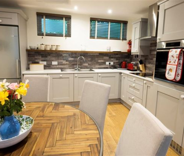 Family Garden Lodge, Ballylickey, Bantry, Cork, P75WY03 - Photo 2