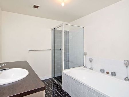 Convenient Spacious Modern Living - Photo 4