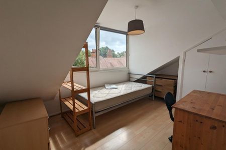 4 bedroom terraced house to rent - Photo 4