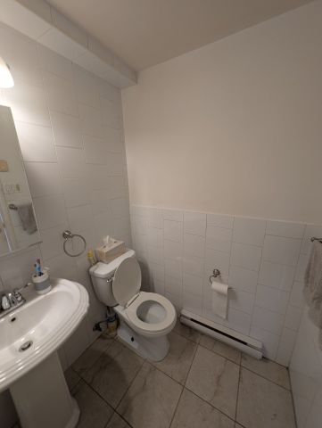 Condo for rent, Montréal (Saint-Laurent) - Photo 2