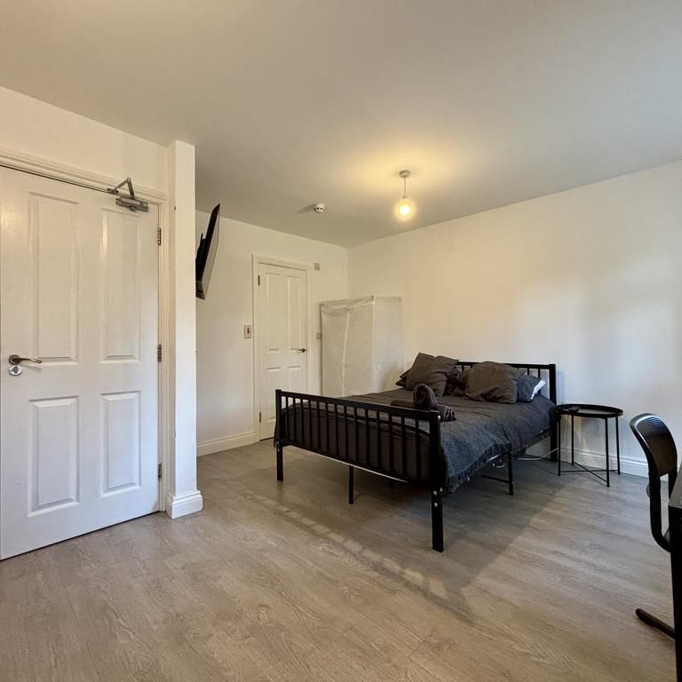 Studio to rent - Photo 1