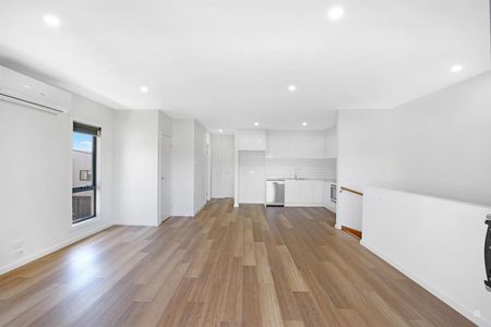 19 Glisten Way, Craigieburn VIC 3064 - Townhouse For Rent | Domain - Photo 2