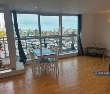 2 bedroom flat to rent - Photo 2