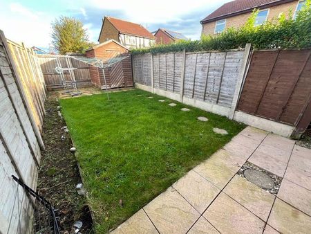 2 bedroom terraced house to rent - Photo 2