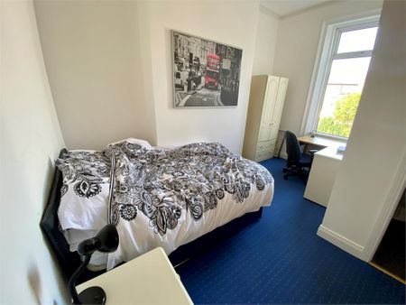 3 bedroom apartment to rent - Photo 4