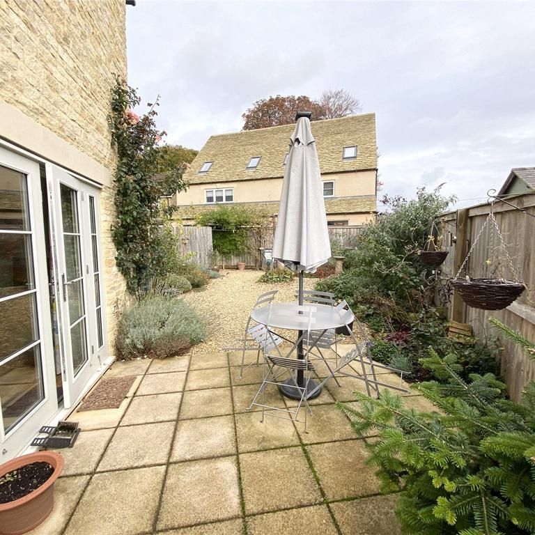 3 bedroom semi-detached house to rent - Photo 1