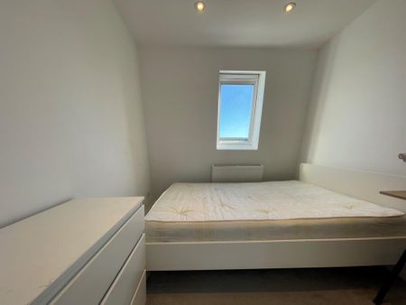 4 bedroom flat to rent - Photo 2