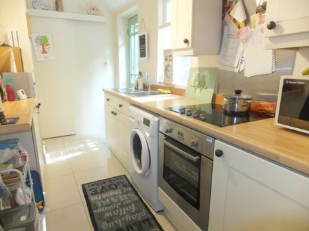 Riland Grove, Sutton Coldfield - - Photo 5