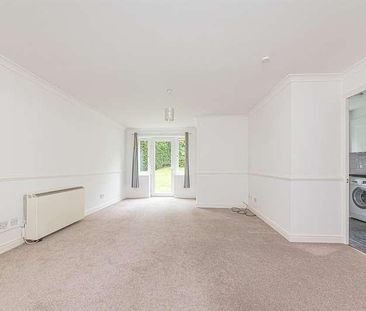 Masefield Gardens, Crowthorne, RG45 - Photo 3