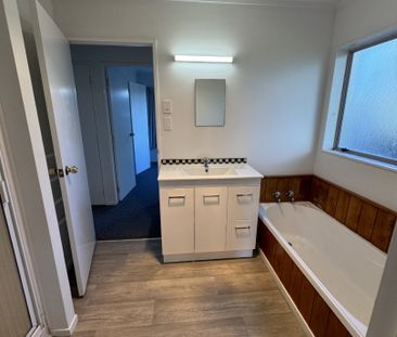 Private three bedroom - Photo 6