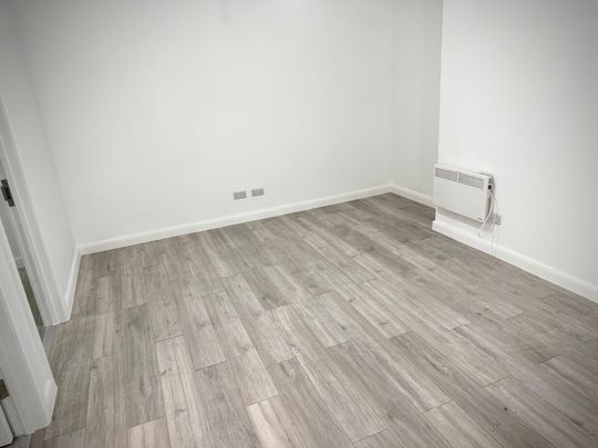 Ruislip Road , Greenford - Photo 1