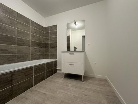 Location Appartement 4 pièces 80m² LUISANT 28600 - Photo 4