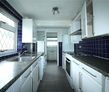2 bedroom end of terrace house to rent - Photo 3