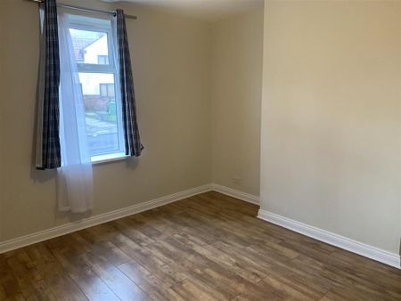 2 bedroom ground floor flat to rent - Photo 4