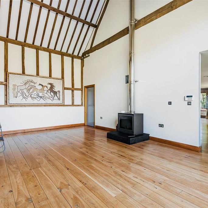 4 bedroom barn conversion to rent - Photo 1