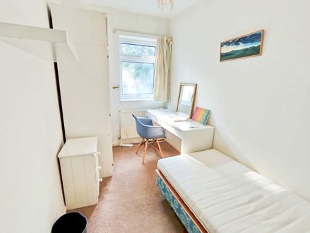 YOHO Queen Mary Room 1 - Photo 4