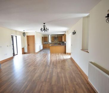 New West Hall Barn, West Aberthaw, Barry CF62 4JA - Photo 1