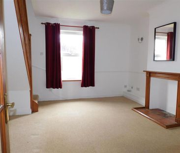 2 bedroom end of terrace house to rent - Photo 2