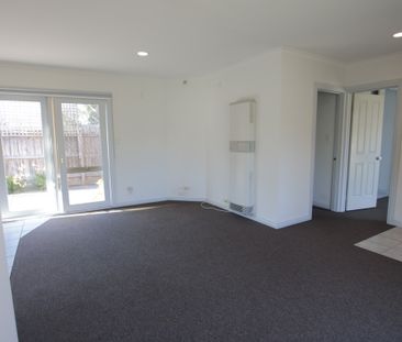Just a short walk to the Gilbert Road tram this lovely 2 bedroom ho... - Photo 1