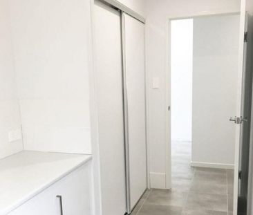 Great Lowset Modern Home - Photo 5