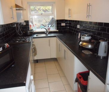 1 bedroom in a house share to rent - Photo 3